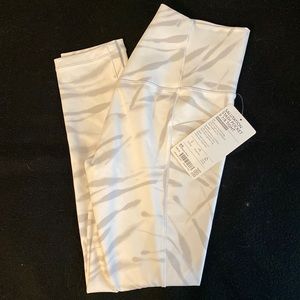 Brand new Athleta Salutation Stash Pocket II 7/8 tight XS
